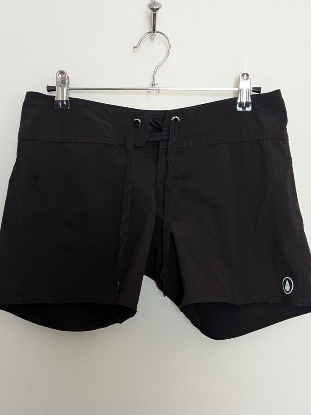 VOLCOM Shorts Women's Size 1 Black Simply Solid Boardshorts Swim Beach Gym
